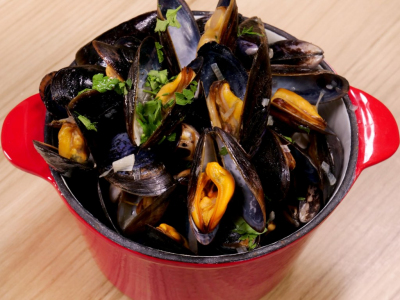 Recipe Mussels in white wine sauce - FRIJE