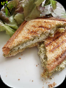 Recipe Pesto Goat Cheese Grilled Cheese - FRIJE