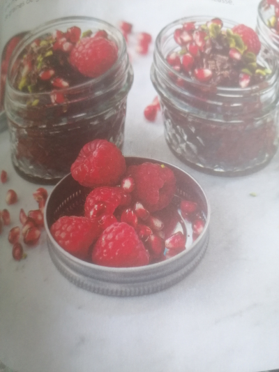 Recipe Chocolate mousse with pomegranate and raspberries - FRIJE