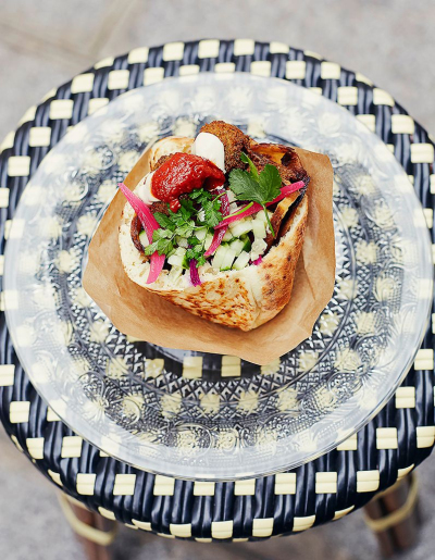 Recipe Falafel sandwich, pickles, tahini sauce - FRIJE