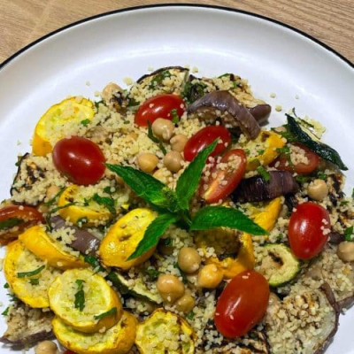 Recipe Grilled vegetable salad with chickpeas, mint, and almonds - FRIJE